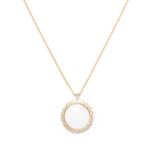 Laurel Pendant Necklace in Mother of Pearl